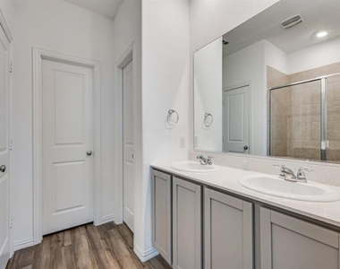 1601 Madison Drive - Photo Thumbnail 16