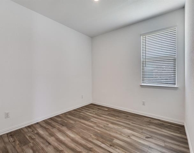 1601 Madison Drive - Photo Thumbnail 12