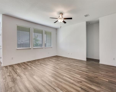 1601 Madison Drive - Photo Thumbnail 4