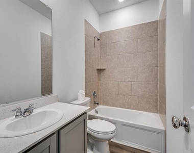 1601 Madison Drive - Photo Thumbnail 13