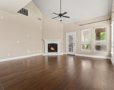 604 Darby Lane - Photo Thumbnail 15