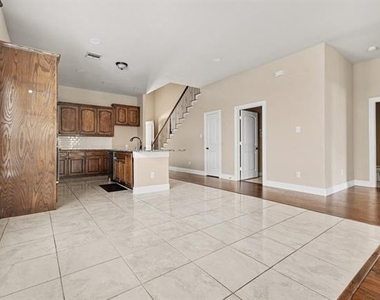 604 Darby Lane - Photo Thumbnail 11