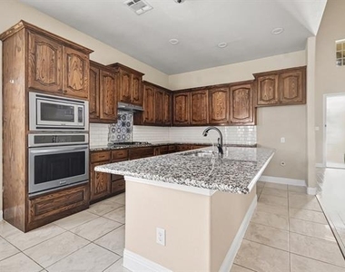 604 Darby Lane - Photo Thumbnail 6