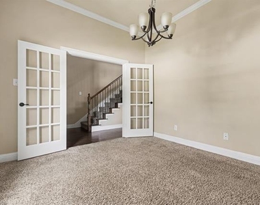 604 Darby Lane - Photo Thumbnail 2