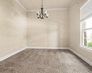 604 Darby Lane - Photo Thumbnail 3
