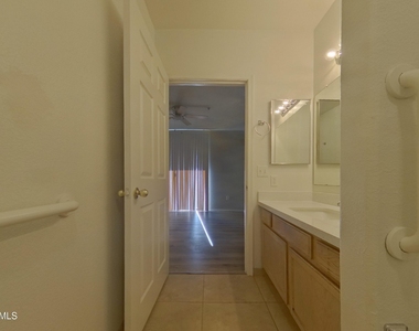 4925 E Desert Cove Avenue - Photo Thumbnail 9