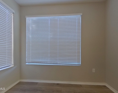 4925 E Desert Cove Avenue - Photo Thumbnail 3