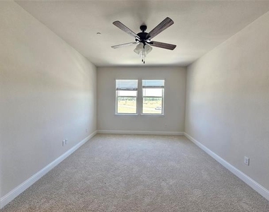 7933 Sunset Boulevard - Photo Thumbnail 4