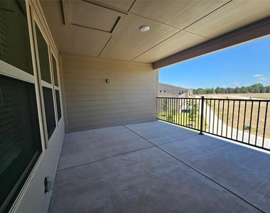 7933 Sunset Boulevard - Photo Thumbnail 14