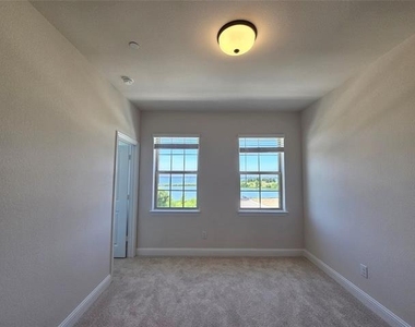 7933 Sunset Boulevard - Photo Thumbnail 10
