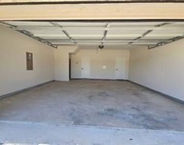 7933 Sunset Boulevard - Photo Thumbnail 18