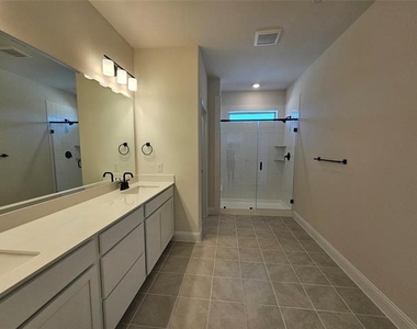 7933 Sunset Boulevard - Photo Thumbnail 6