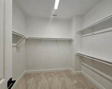 7933 Sunset Boulevard - Photo Thumbnail 7