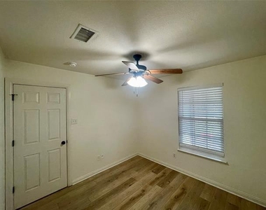 625 Main Street - Photo Thumbnail 13
