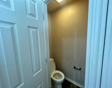625 Main Street - Photo Thumbnail 19