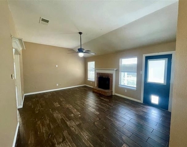 625 Main Street - Photo Thumbnail 3