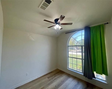 625 Main Street - Photo Thumbnail 10