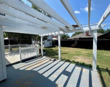 625 Main Street - Photo Thumbnail 22