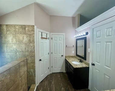 625 Main Street - Photo Thumbnail 16