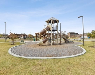 606 Wrangler Drive - Photo Thumbnail 15