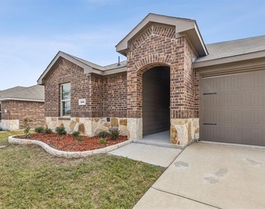 606 Wrangler Drive - Photo Thumbnail 2