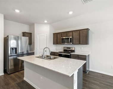 606 Wrangler Drive - Photo Thumbnail 5