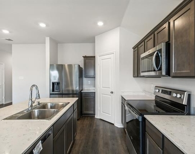 606 Wrangler Drive - Photo Thumbnail 4