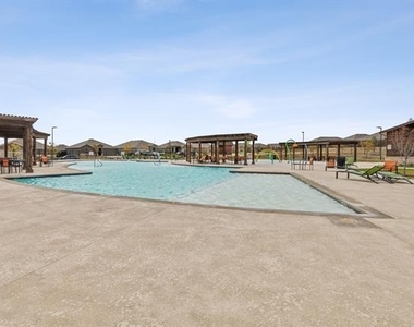 606 Wrangler Drive - Photo Thumbnail 17