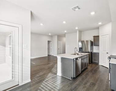 606 Wrangler Drive - Photo Thumbnail 6