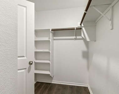 606 Wrangler Drive - Photo Thumbnail 13