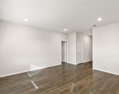 606 Wrangler Drive - Photo Thumbnail 10