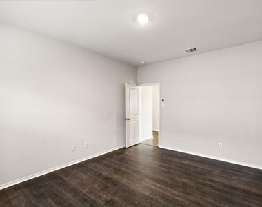 606 Wrangler Drive - Photo Thumbnail 11