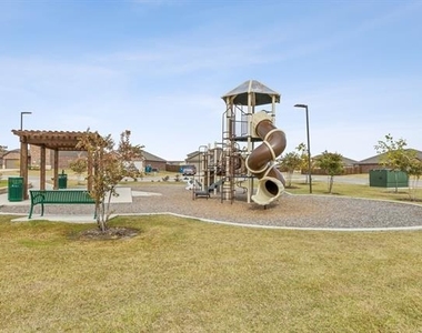 606 Wrangler Drive - Photo Thumbnail 14