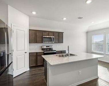 606 Wrangler Drive - Photo Thumbnail 3
