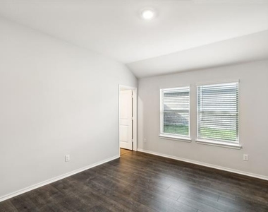 606 Wrangler Drive - Photo Thumbnail 9