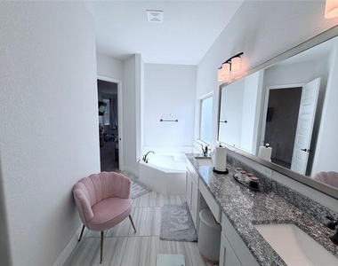 516 William Court - Photo Thumbnail 17