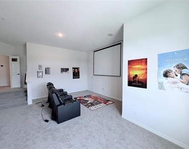 516 William Court - Photo Thumbnail 8