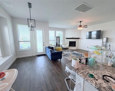 516 William Court - Photo Thumbnail 6