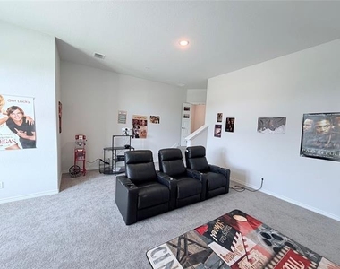 516 William Court - Photo Thumbnail 12