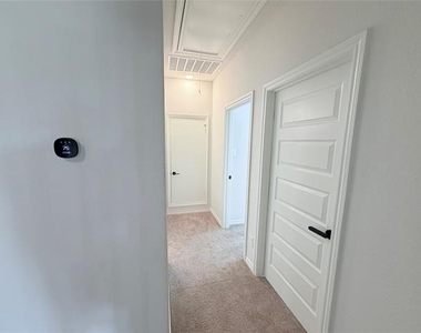 516 William Court - Photo Thumbnail 21