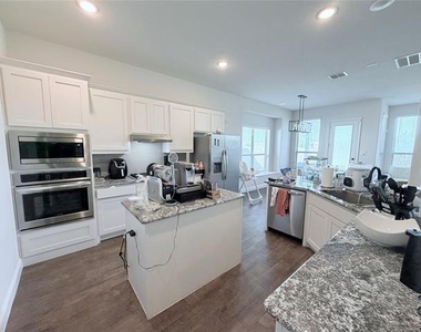 516 William Court - Photo Thumbnail 5