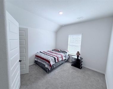 516 William Court - Photo Thumbnail 23