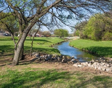 1324 Winnipeg Drive - Photo Thumbnail 2
