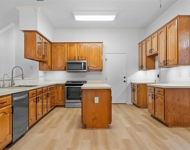 1324 Winnipeg Drive - Photo Thumbnail 15