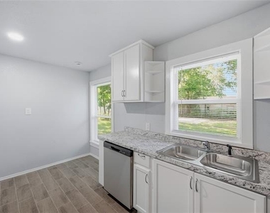 718 W Belden Street - Photo Thumbnail 10