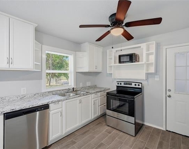 718 W Belden Street - Photo Thumbnail 8