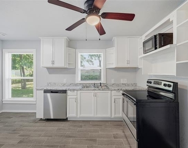 718 W Belden Street - Photo Thumbnail 7