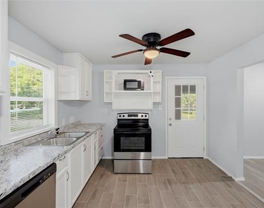 718 W Belden Street - Photo Thumbnail 9