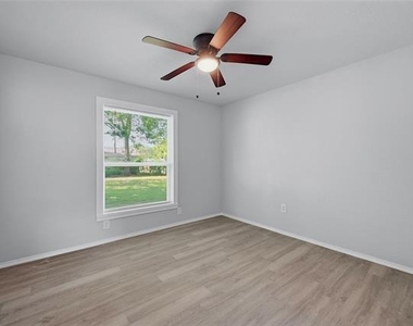 718 W Belden Street - Photo Thumbnail 14
