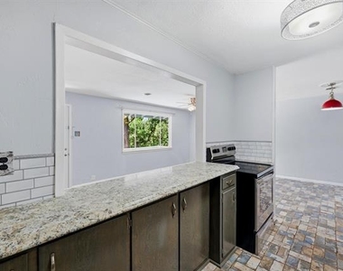 101 Lakewood Lane - Photo Thumbnail 10